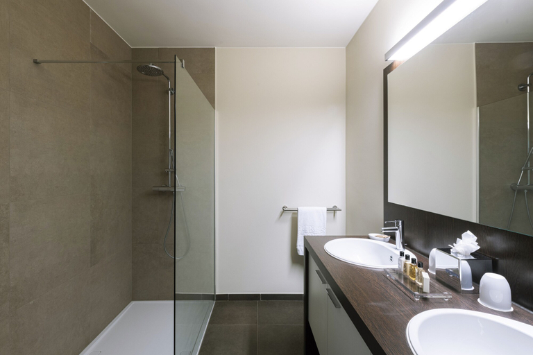 Bathroom 5, Dukes’ Apartments Grand Place – by Dukes’ Hotel Collection, West-Vlaanderen