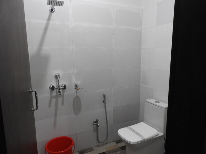 Bathroom 3, Buddha Bhoomi Multiplex & Hotels Private Limited, Gaya