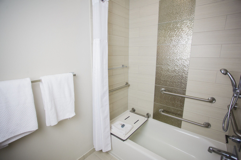 Bathroom 17