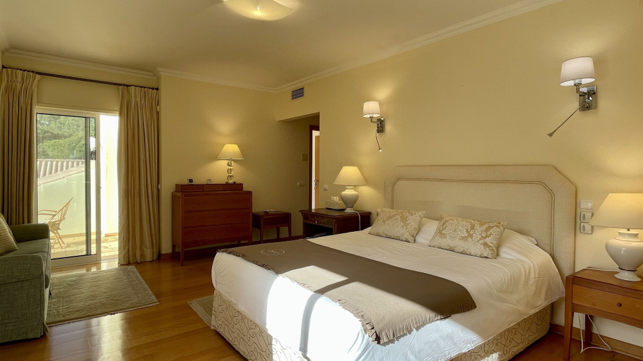 Room 5, Azaleas CIP, Loulé