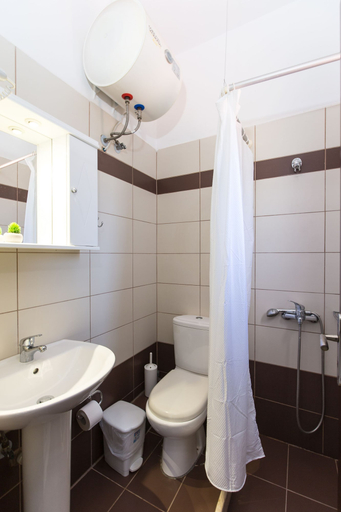Bathroom 5, En Plo Rooms, Crete