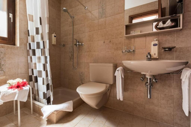 Bathroom 3, Hotel Alex, Leuk