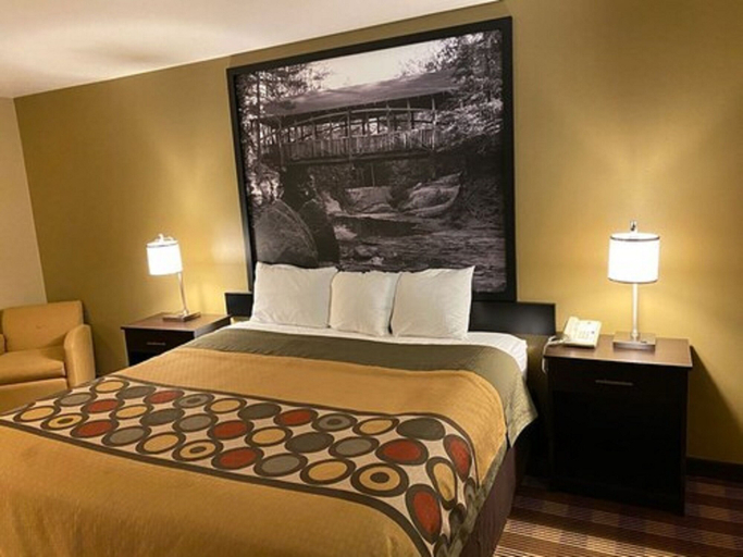 Bedroom 3, Super 8 by Wyndham Eau Claire WI, Eau Claire