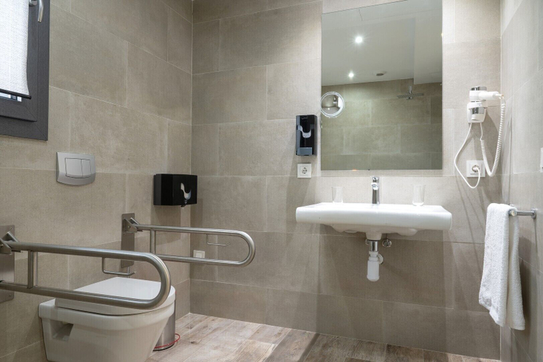 Bathroom 4, THE MIRROR & SPA by Elegant Residences