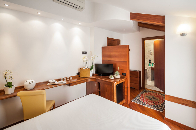 Bedroom 3, Grand Hotel Diana Majestic, Imperia