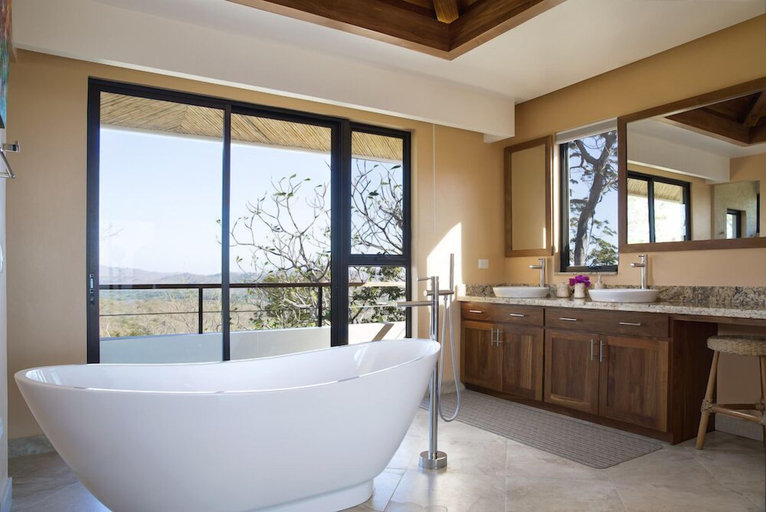 Bathroom 4, Rancho Santana, Tola