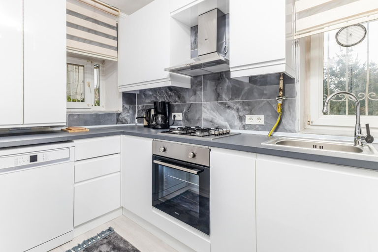 Others 2, Comfortable Spacious Flat in Besiktas, Beşiktaş