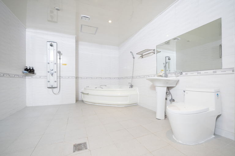 Bathroom 4, Cosmos Hotel, Donghae