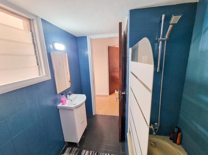 Bathroom 5, CityCenter Rooms Next to the Beach, Larnaca