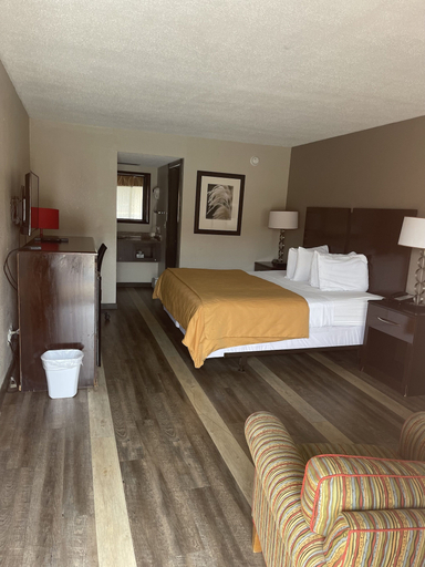 Bedroom 3, Royal Inn & Suites, Wright
