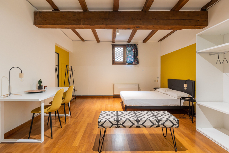 Bedroom 3, Strada Maggiore Apts by Wonderful Italy, Bologna
