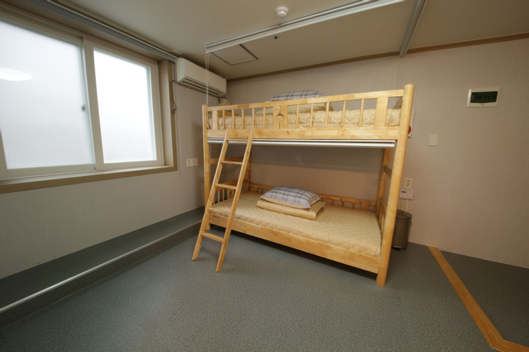 Bedroom 27