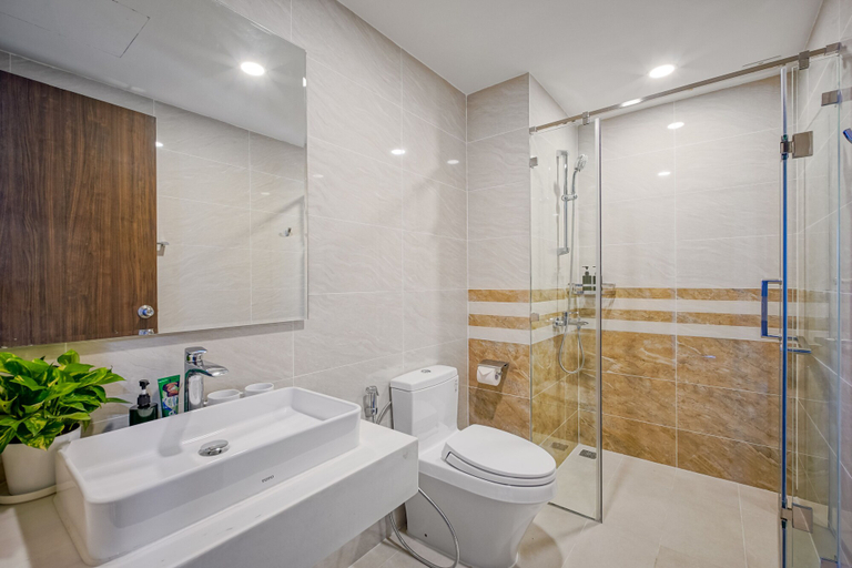 Bathroom 4, Ichiban Apartments, District 4