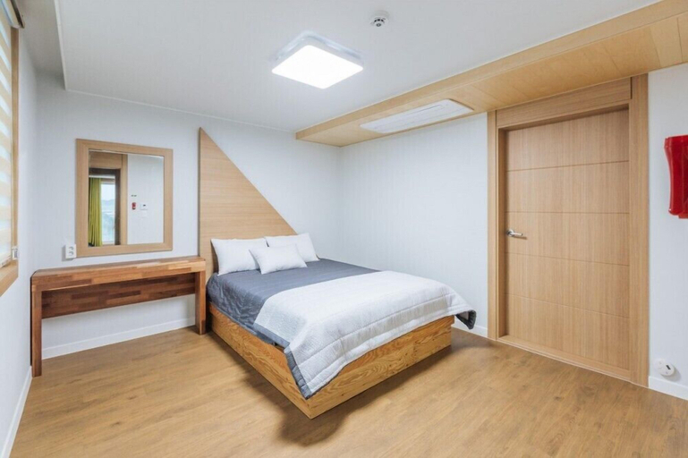 Bedroom 5, Heart Blue Road Town Pension, Yeongdeok