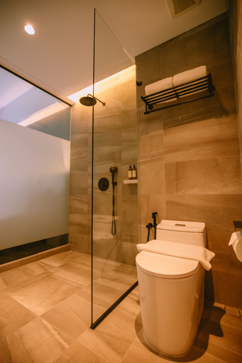Bathroom 5, The Maximilian Hotel, Cauayan City