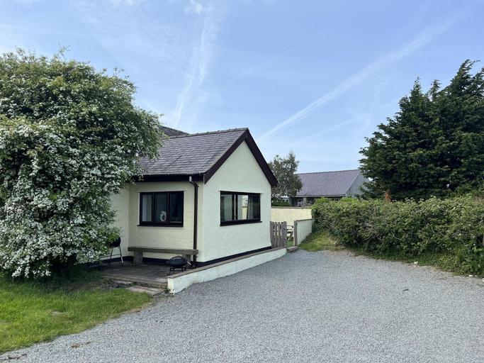 Exterior & Views 2, Ty Efail Cottage, Mountain Views & Secure Garden, Anglesey