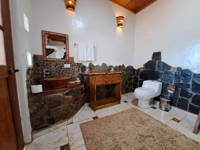 Bathroom 4, Stardome Spiritual Experience, Urubamba