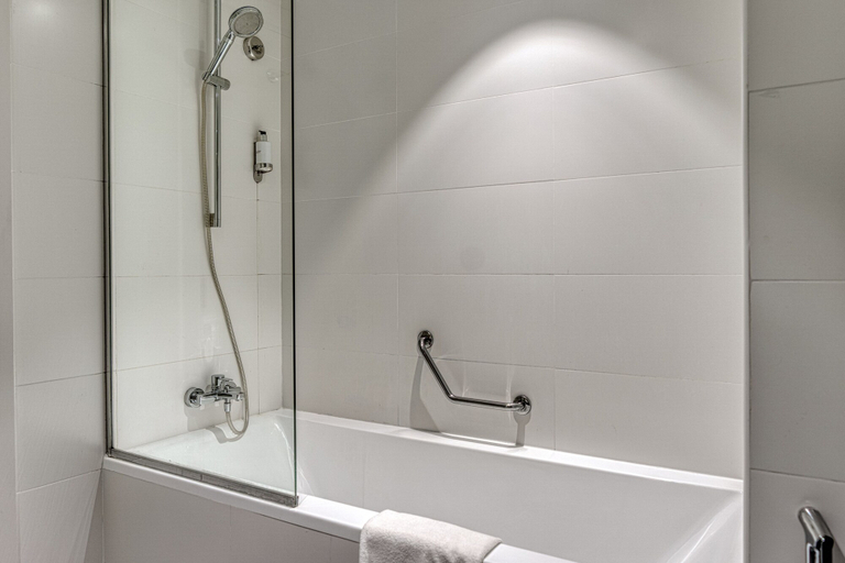 Bathroom 5, TRYP by Wyndham Dubai, Dubai