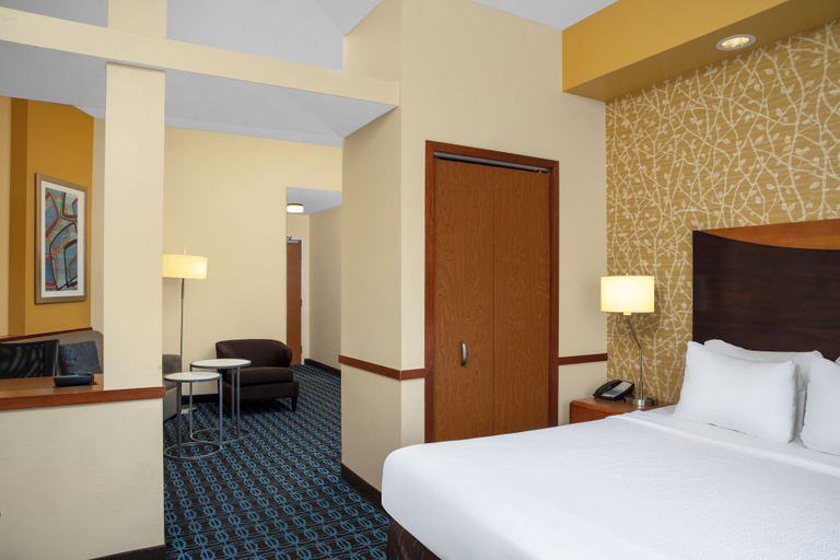Bedroom 2, Fairfield Inn & Suites by Marriott Augusta, Kennebec