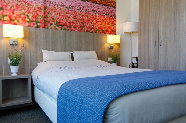 Bedroom 3, Hotel and Restaurant van Saaze, Noordoostpolder