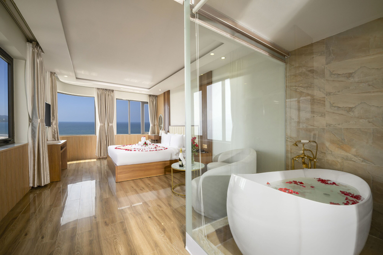 Bathroom 4, 7 Seven Sea Hotel, Da Nang