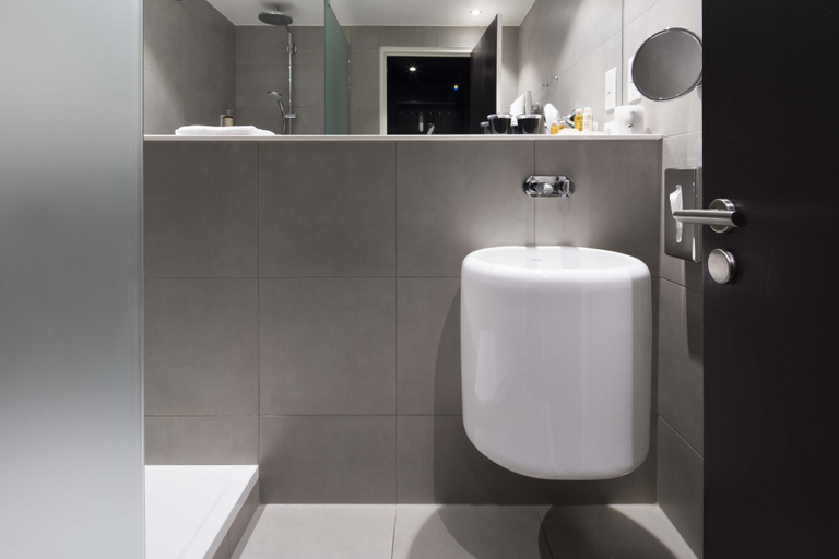 Bathroom 4, Hotel Diana Dauphine, Bas-Rhin