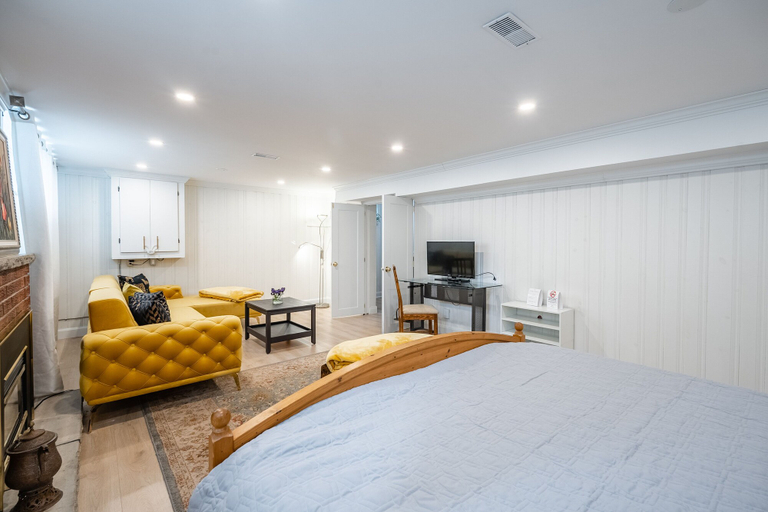 Bedroom 2, GLOBALSTAY Sunny Basement Bront�� park, Halton