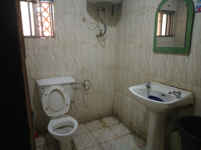 Bathroom 4, Maitama Guest House, AbujaMun