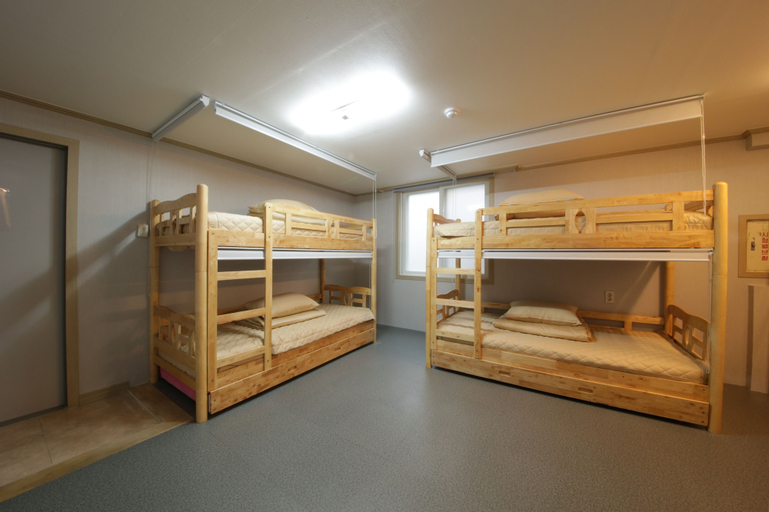 Bedroom 16