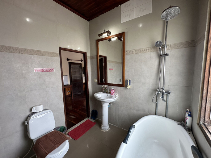 Bathroom 5, Villa Thida Mekong Riverside, Chomphet