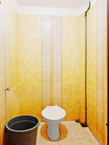 Bathroom, Hotel O Wisma Seruni Palopo, Palopo