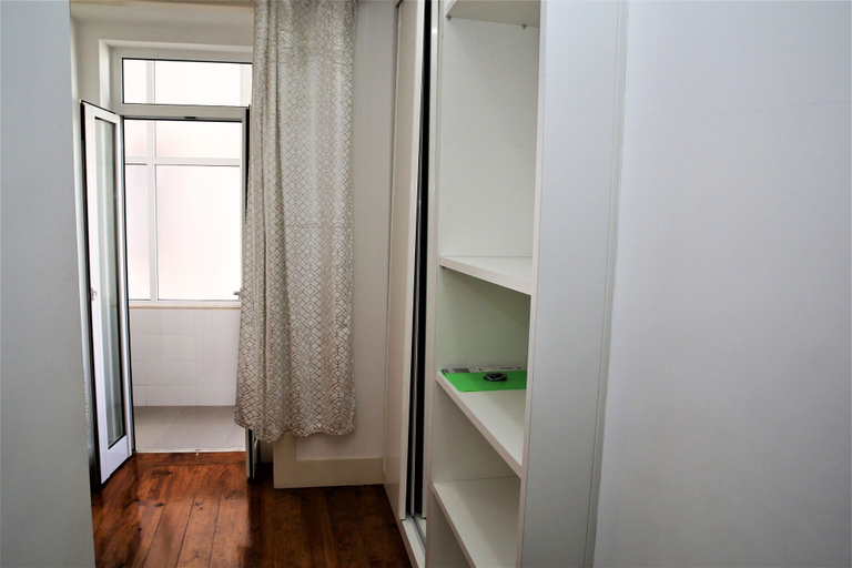 Others 5, Lovely room, Lisbon