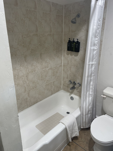 Bathroom 4, B&J Hotel and Apartment, Reeves