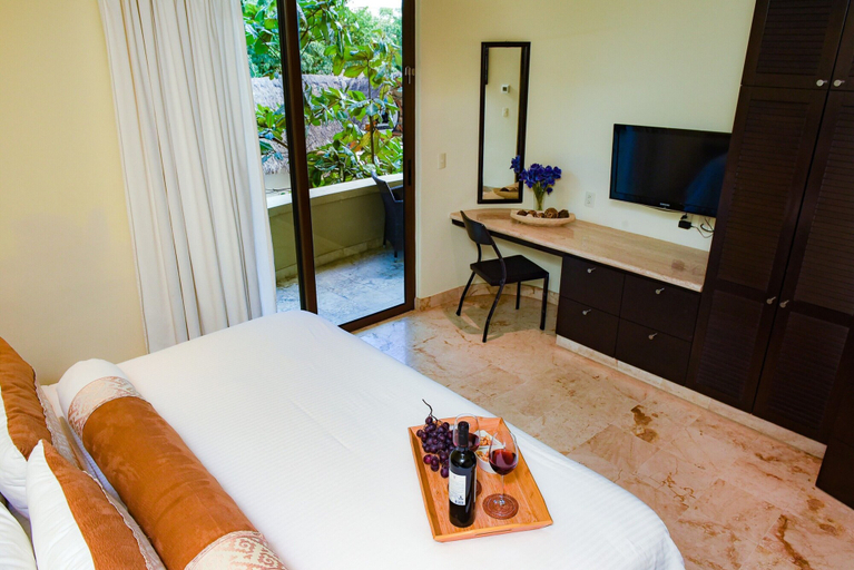Bedroom 4, El Taj Oceanfront & Beachside Condo Hotel, Cozumel