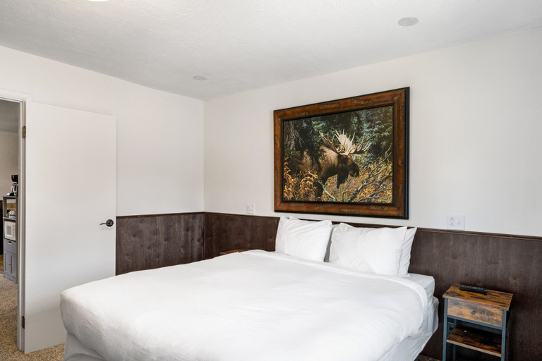 Bedroom 3, Alpine 2, Gallatin
