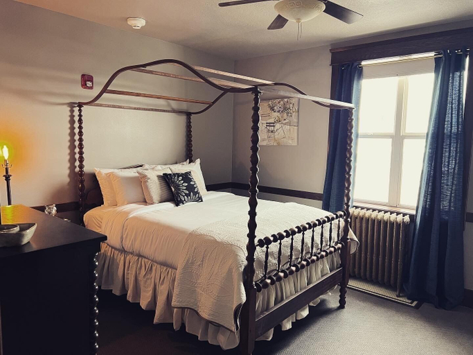 Bedroom 3, Enders, Caribou