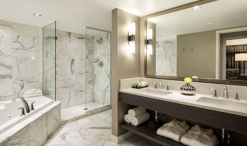 Bathroom 4, Saskatoon Inn, Division No. 11