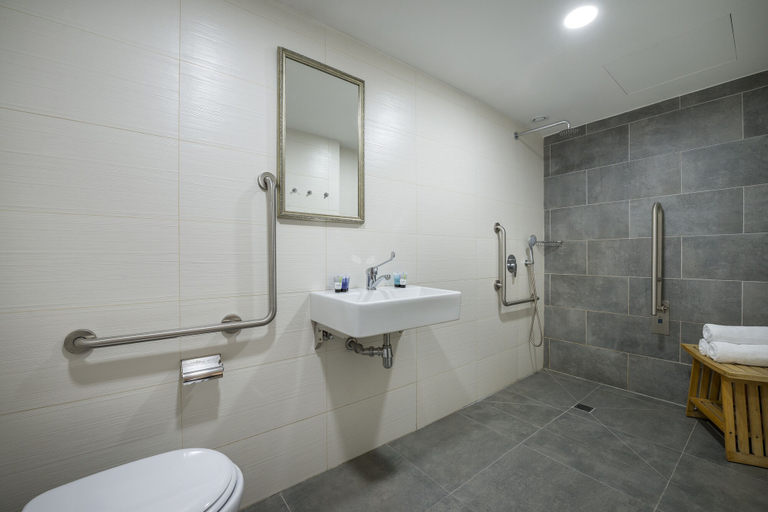 Bathroom 5, Sahara Hotel Eilat