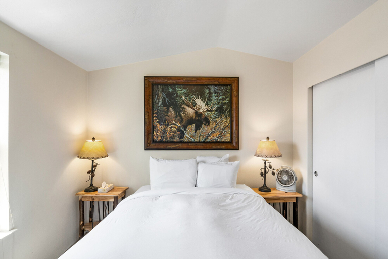 Bedroom 2, Alpine 1, Gallatin