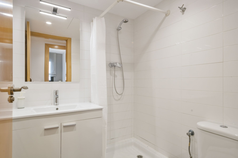Bathroom 4, Inside Barcelona Apartments Princep, Barcelona