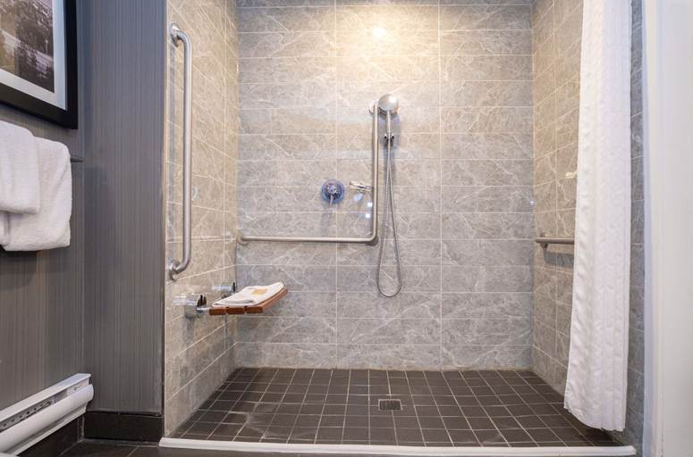 Bathroom 4, Sandman Hotel Hamilton, Hamilton