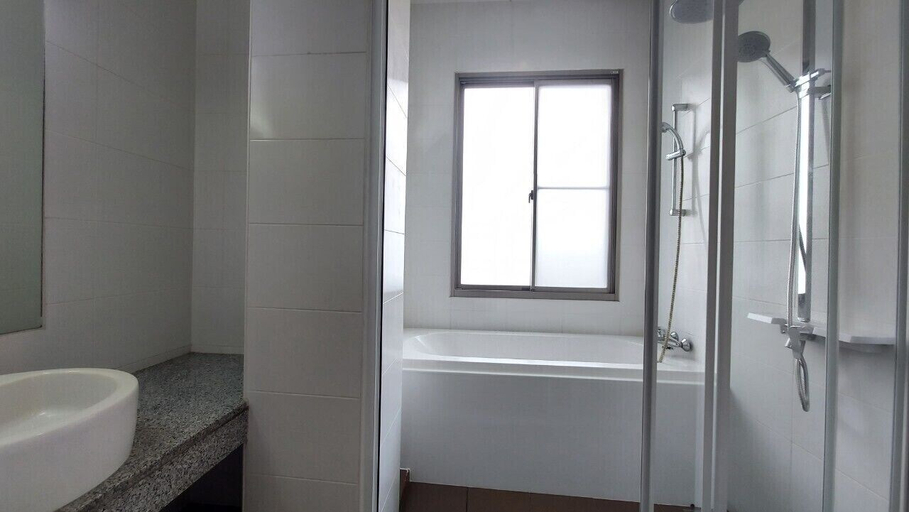 Bathroom 5, J Park Hotel, Muang Chon Buri