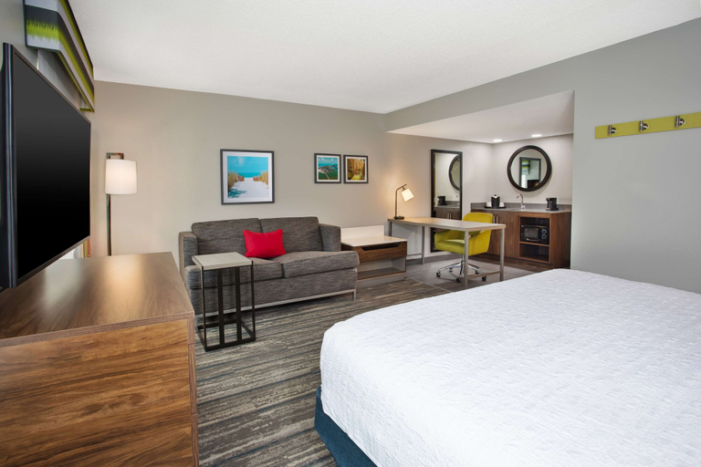 Bedroom 2, Hampton Inn & Suites - Cape Coral/Fort Myers Area, FL, Lee