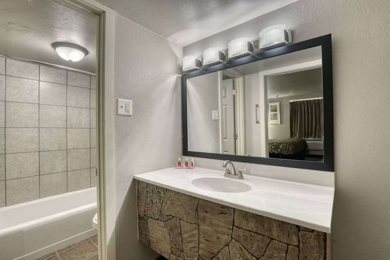 Bathroom 5, Suburban Studios Neenah-Appleton, Winnebago