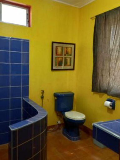 Bathroom 4, Zhang Resort and Dive Center OPC, Daanbantayan