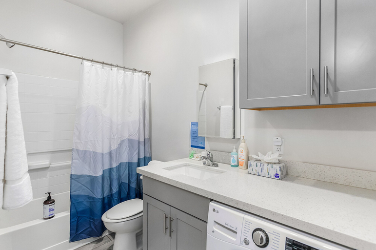 Bathroom, Sunset on the Cul-de-sac 1BR Apartment, Maricopa