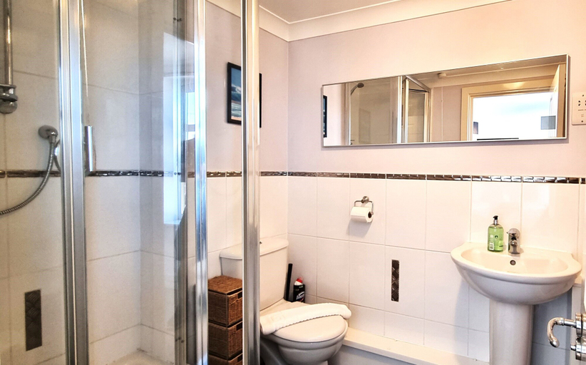 Bathroom 3, The Belmont Old Town, Swindon