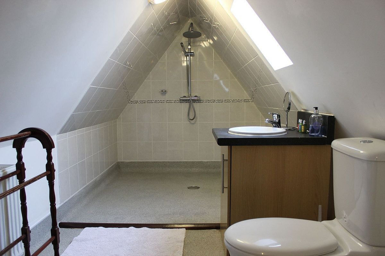 Bathroom 4, Church Farm Barns, Warwickshire