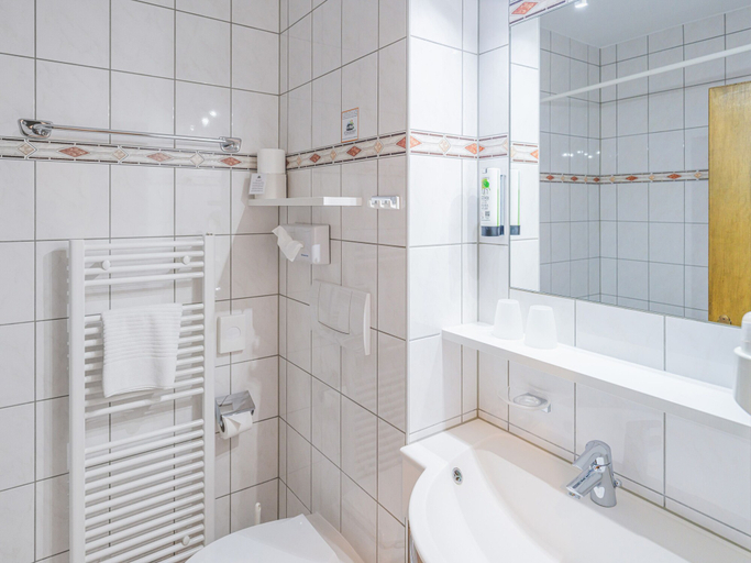 Bathroom 5, Hotel Styrolerhof KG, Reutte