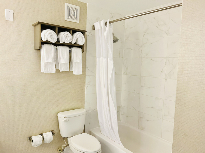 Bathroom 5, Surfbreak Virginia Beach Oceanfront, an Ascend Collection Hotel, Virginia Beach